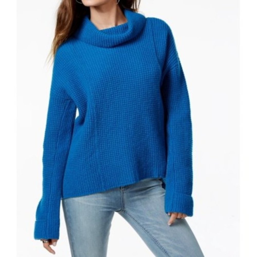Free People Medium Blue Sidewinder Wool Waffle Knit Oversize Swing Tunic Sweater